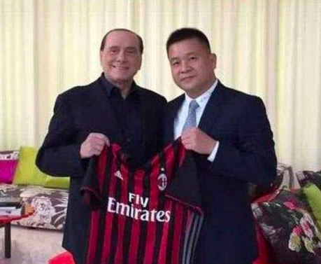 《钢铁意志》的故事发生在辽宁，影片中反复出现的酸菜、灶台、东北火炕，再加上诙谐幽默的东北方言，展现了老一辈钢铁工人有苦有乐的创业史
